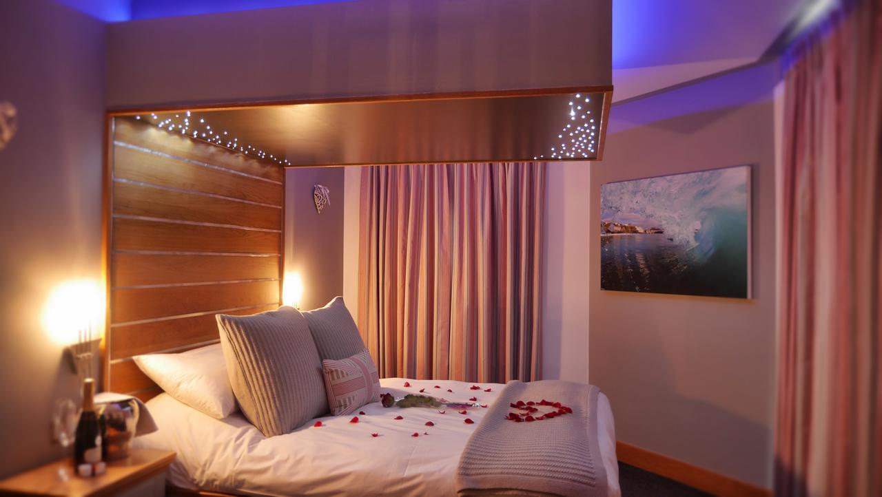 The Oceanic Luxury Aparthotel Falmouth Ngoại thất bức ảnh