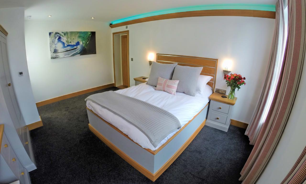 The Oceanic Luxury Aparthotel Falmouth Ngoại thất bức ảnh