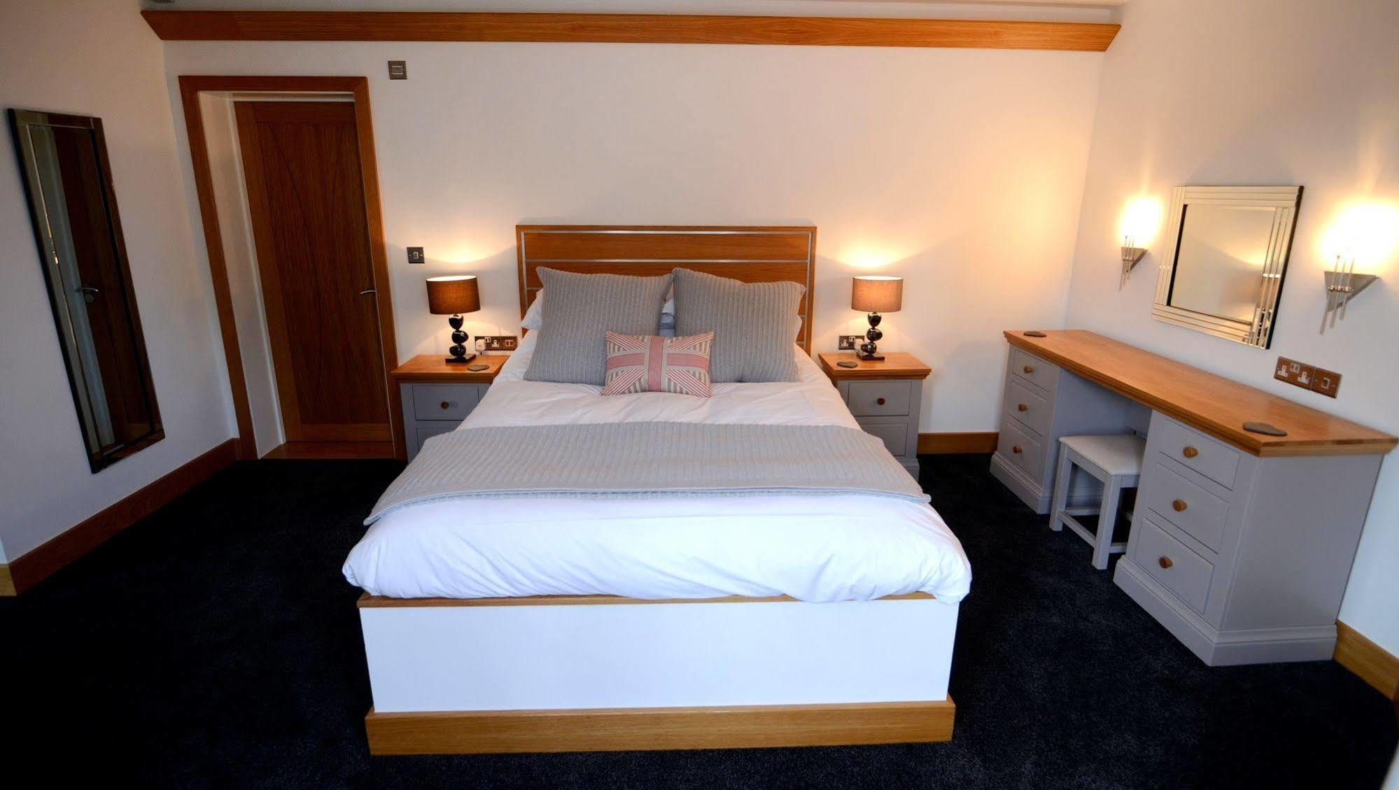 The Oceanic Luxury Aparthotel Falmouth Ngoại thất bức ảnh